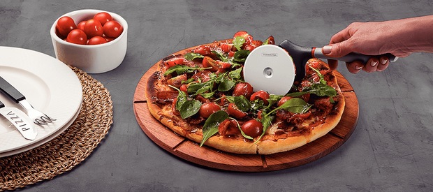 How to Make Margherita Pizza on a Charcoal Grill