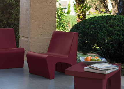 Tramontina Berta Polyethylene Lounge Chair (Burgundy)