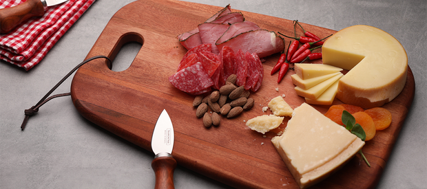 Setting up a charcuterie board